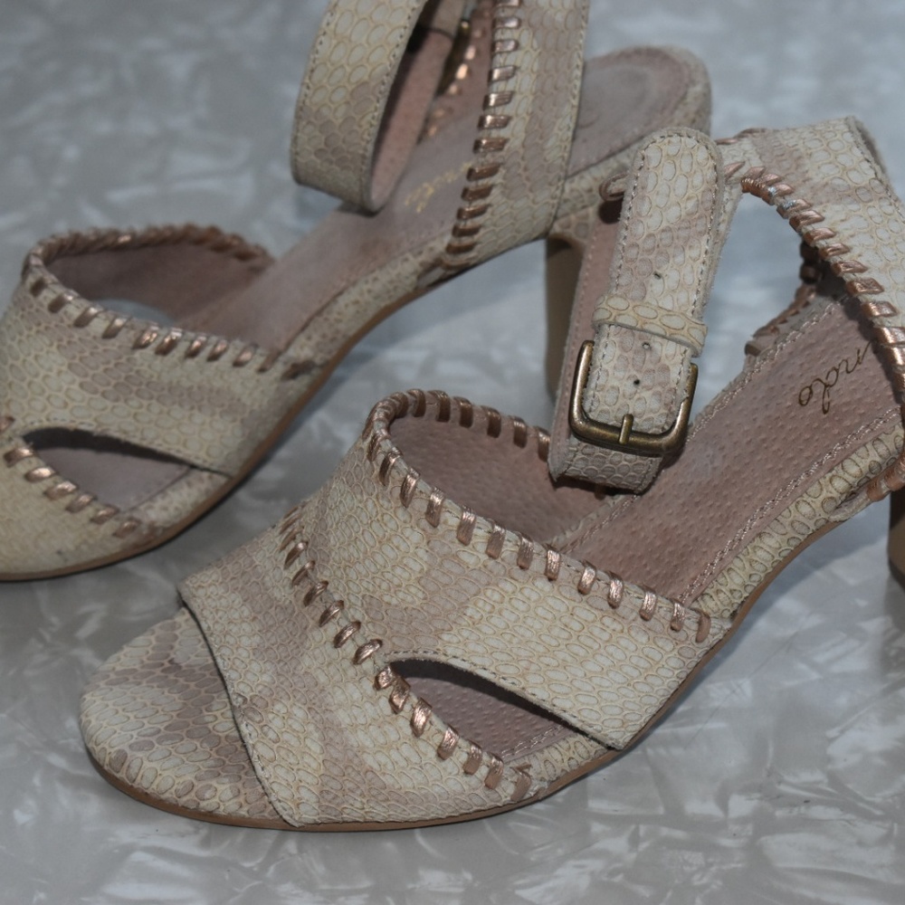 LIENDO by Seychelles Tan Snake Heels  Sz 9